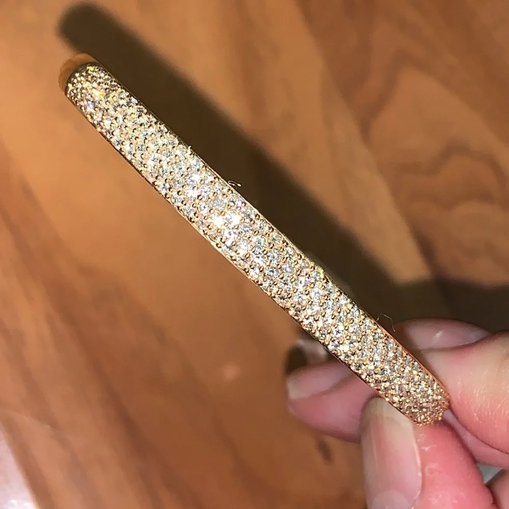 NWT 18k Gold and Diamond Bangle Bracelet